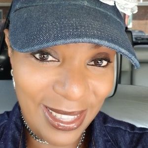 Meet your Posher, Yvette